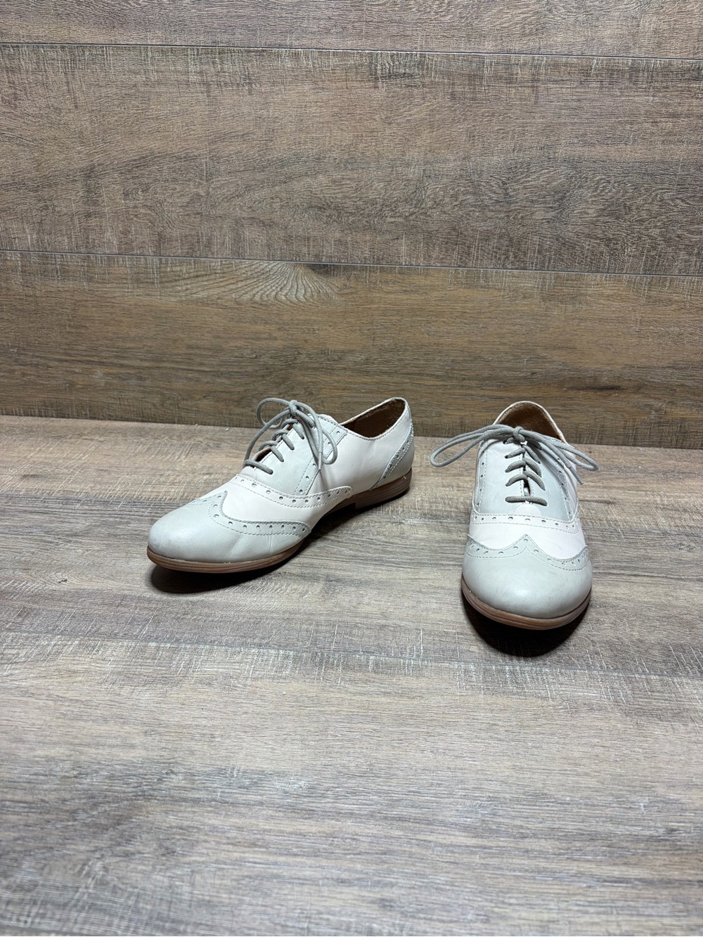 Born Women's Wingtip Lace-Up Oxfords in Light Gray